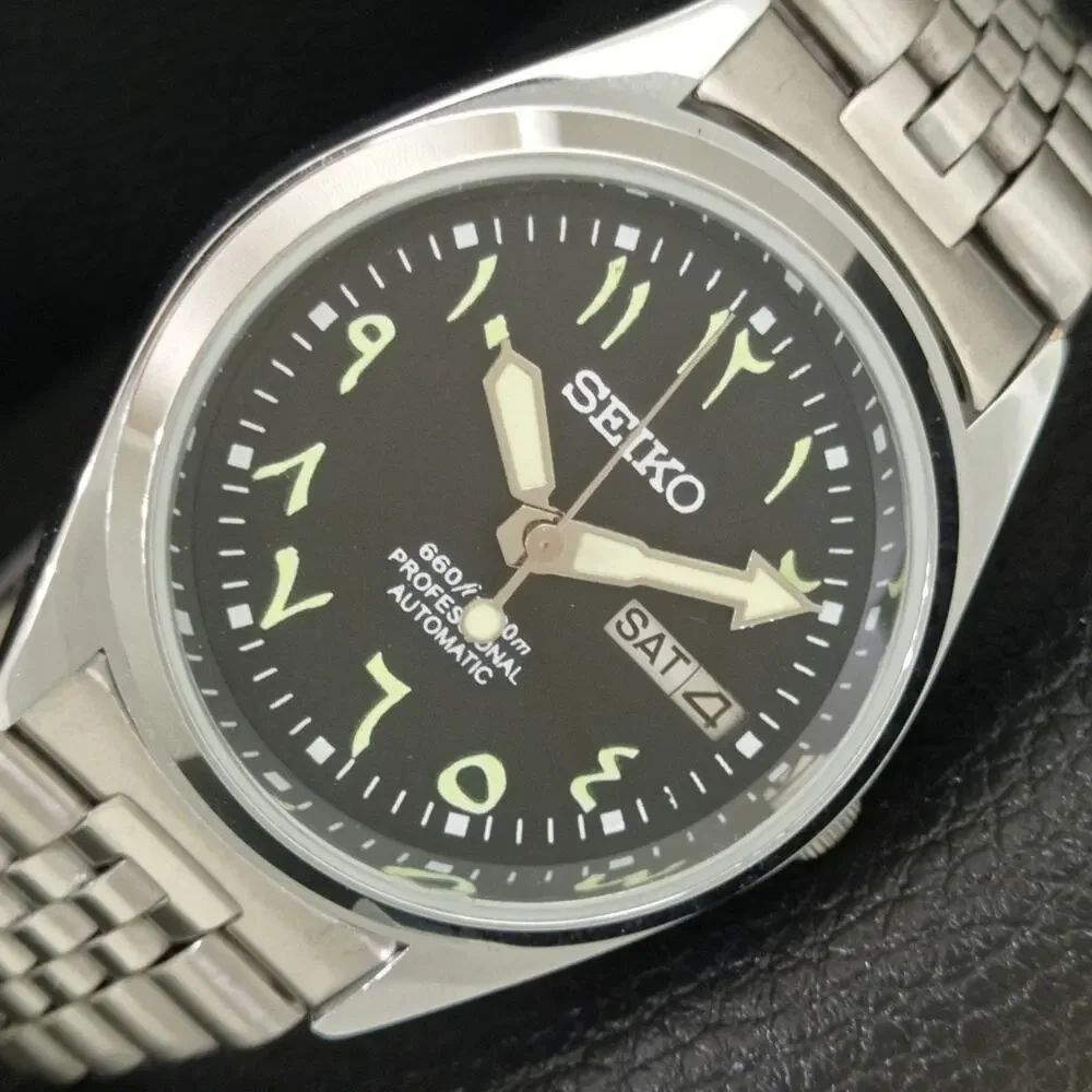 Vintage 1971 Seiko Automatic Mens Silver Watch W/daydate & Silver Accents